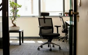 khử mùi ghế văn phòng